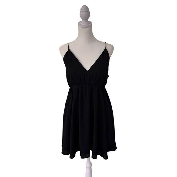 Tobi Dresses & Skirts - Tobi medium babydoll black dress with side lace
